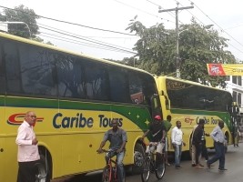 iciHaïti - RD : CaribeTours récupère 2 de ses autobus saisis en Haïti depuis près de 3 mois