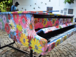 iciHaiti - Culture : A Pleyel piano decorated by the painter Frantz Zéphirin