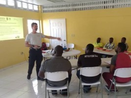iciHaiti - Toyota : Training of the mechanics of the National Ambulance Center