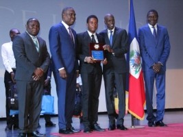 Haïti - Éducation : Le Président Moïse rend hommage aux lauréats des examens d'État