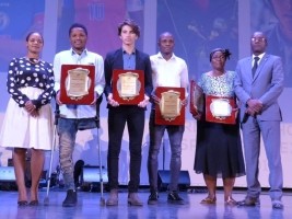 Haiti - Politic : The Minister of Tourism honors 5 Haitian athletes !