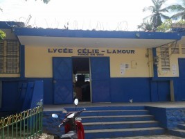 iciHaiti - Security : Unhappy student parent threatening death the High School Principal