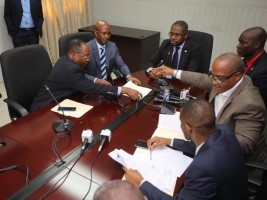 Haïti - Politique : Lapin dépose ses pièces à la Chambre des Députés, premier retard au Sénat