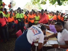 Haïti - Jacmel : Plus de 300 «Madan Sara» obtiennent chacune un prêt de 25,000 Gourdes d’ONAFanm