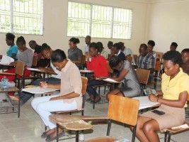Haïti - Examens : Le Ministre visite les étudiants-maîtres des Écoles Normales d'Instituteurs