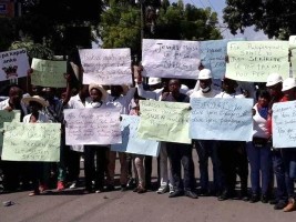 Haiti - Social : Health professionals take street