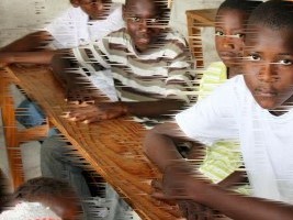 Haiti - Education : Students shyly go back to school