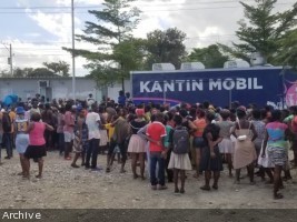 Haiti - Social : Distribution of tens of thousands of hot dishes and dry rations