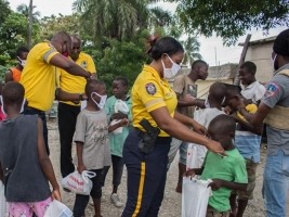 iciHaïti - Social : Distribution de kits hygiéniques et sanitaires aux enfants des rues