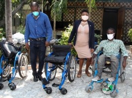iciHaïti - Politique : Remise d’aides techniques à des professionnels handicapés