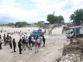 Haiti - Politic : The Minister of Public Works at the bedside of Anse-à-Pitres