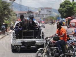 Haiti - FLASH : Moment of panic on the road to the airport