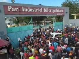 Haïti - Social : Des ouvriers du secteur textile réclament une augmentation de 300% du salaire minimum
