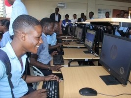 iciHaïti - Lycée Horatius Laventure : Inauguration du laboratoire informatique don de Natcom