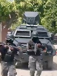 iciHaïti - SWAT : Importante saisie de matériels à Tabarre, bandits en fuite (Vidéo)