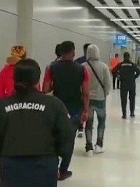 iciHaïti - Migration : 8 haïtiens avec de faux Visa de transit arrêtés au Panama