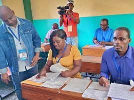 iciHaïti - Examens : Visite de supervision du Ministre Manigat aux Centres de correction