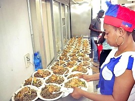  iciHaïti - Carrefour-Feuilles : Le FAES distribue 36,000 plats chauds