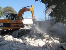 Haiti - Reconstruction : Demolition work at the General Hospital