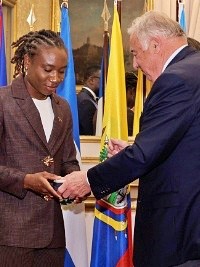 iciHaïti - Distinction : «Corventina» reçoit la médaille d’honneur du Sénat Français