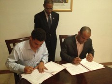 Haïti - Reconstruction : Laurent Lamothe signe pour 369 millions de dollars de projets avec le Venezuela