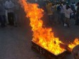 Haiti - Elections: Lavalas protesters burn a coffin front the CEP !