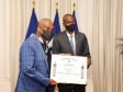 iciHaïti - Culture : Le chanteur «Shoubou» honoré au Palais National