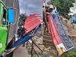 Haïti - FLASH : Des haïtiens défoncent la porte frontière avec un camion container (Vidéo)